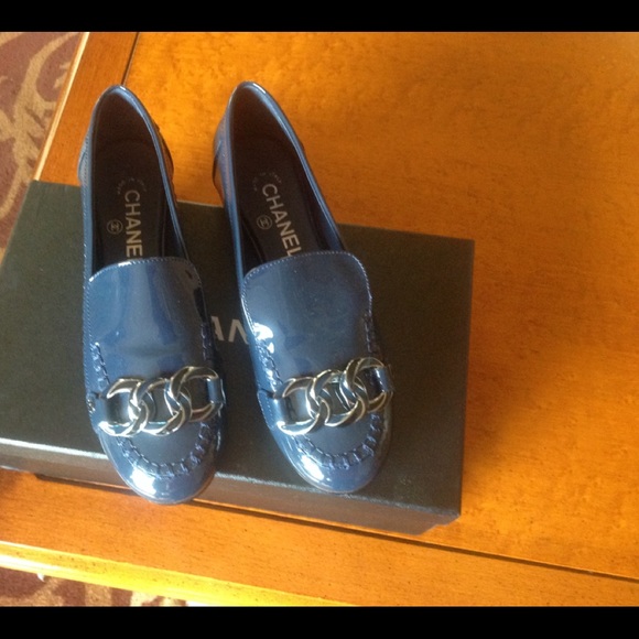 Chanel navy patent leather moccasins loafers - Picture 3 of 8